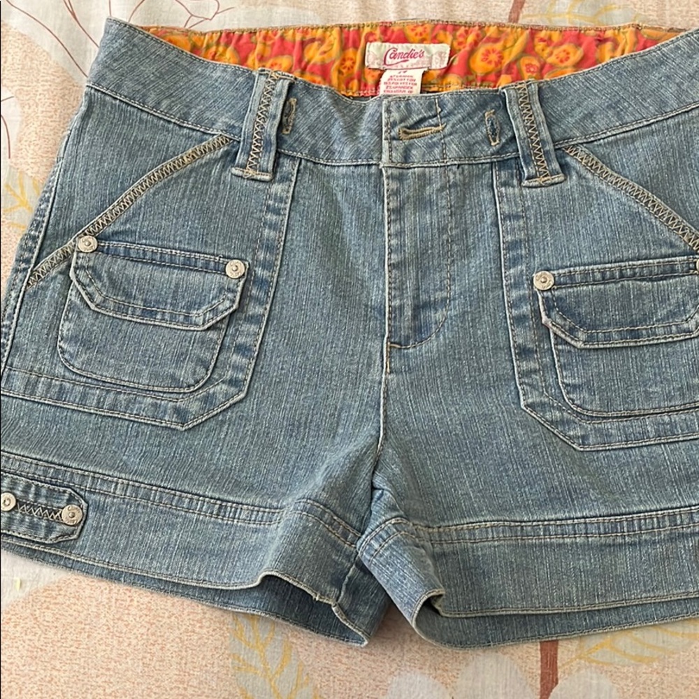Candie’s Girls' Jean shorts. Girls' Size:14. Will fit Juniors!